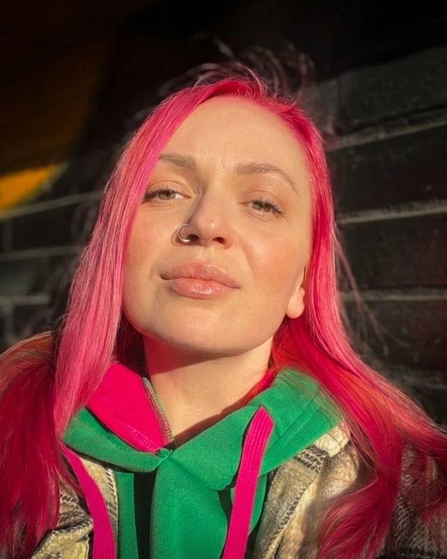 Daria Chuprina, розробниця LANDA, з рожевим волоссям